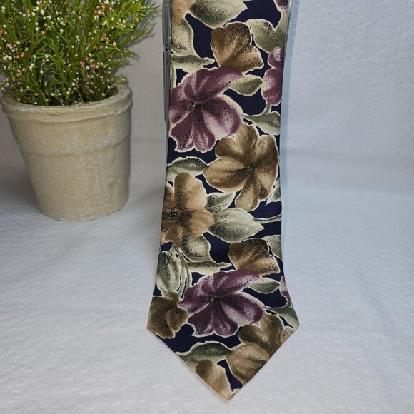 VINTAGE OSCAR DE LA RENTA MENS TIE HIBISCUS FLORAL PURPLE TAN GREEN EUC - Picture 6 of 6